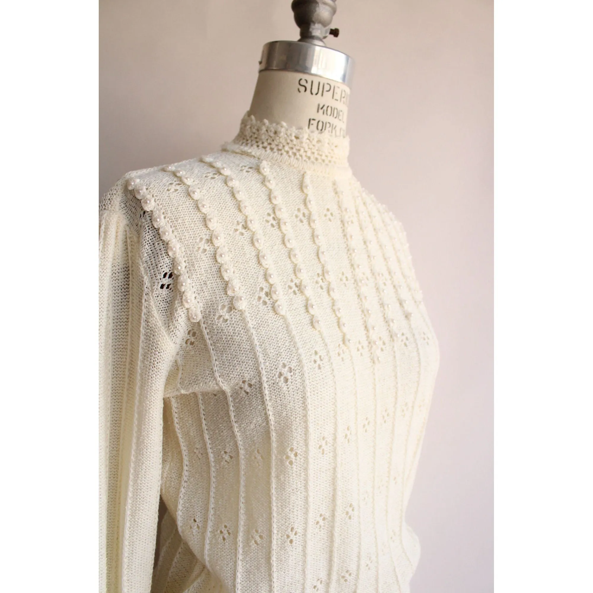 Vintage 1990s Mariea Kim Ivory Knit Mockneck Sweater