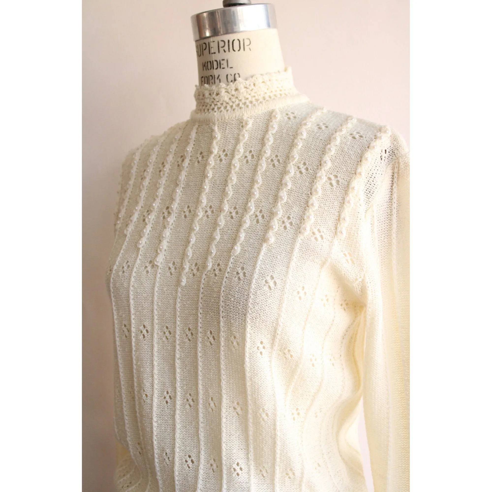 Vintage 1990s Mariea Kim Ivory Knit Mockneck Sweater